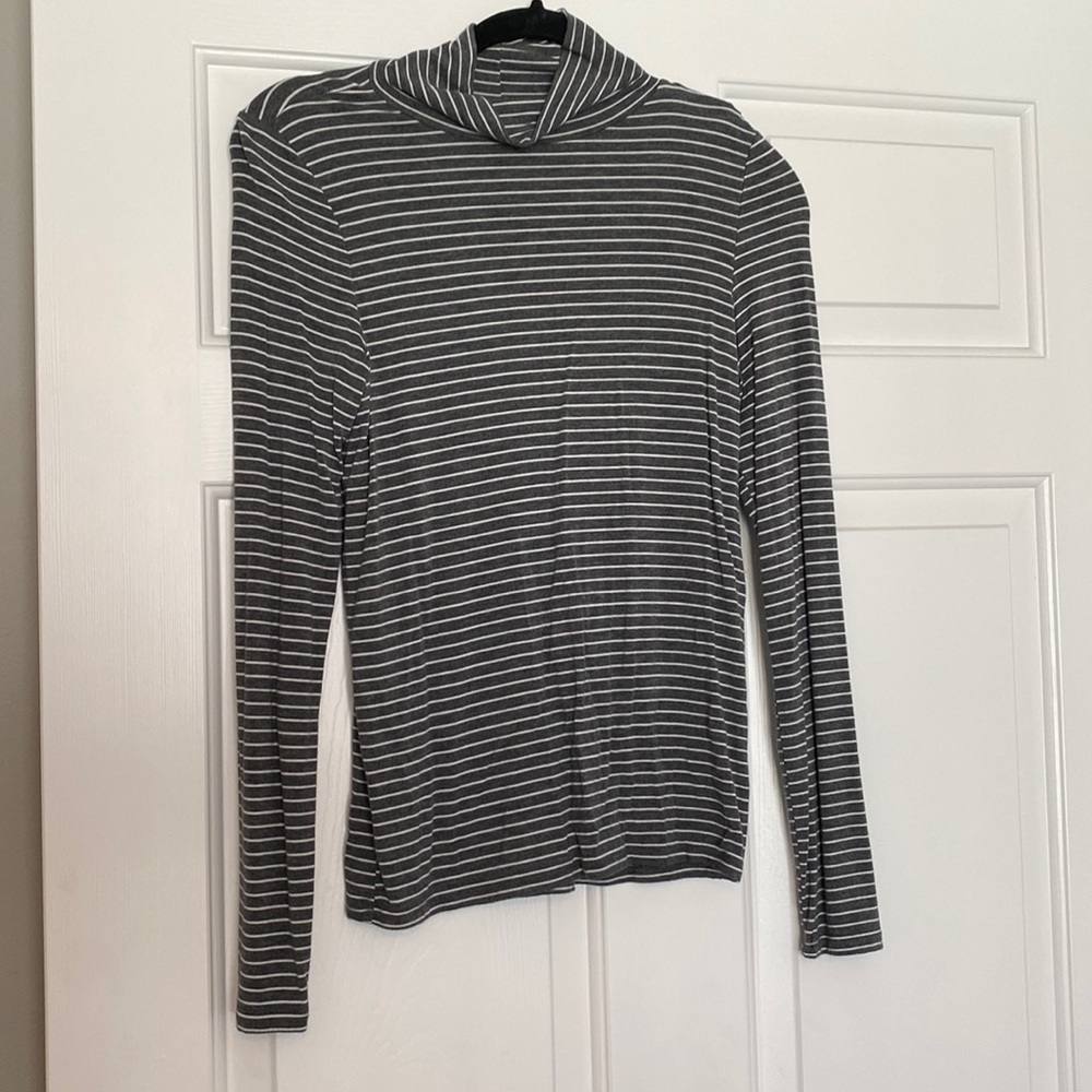 American Eagle light long sleeve